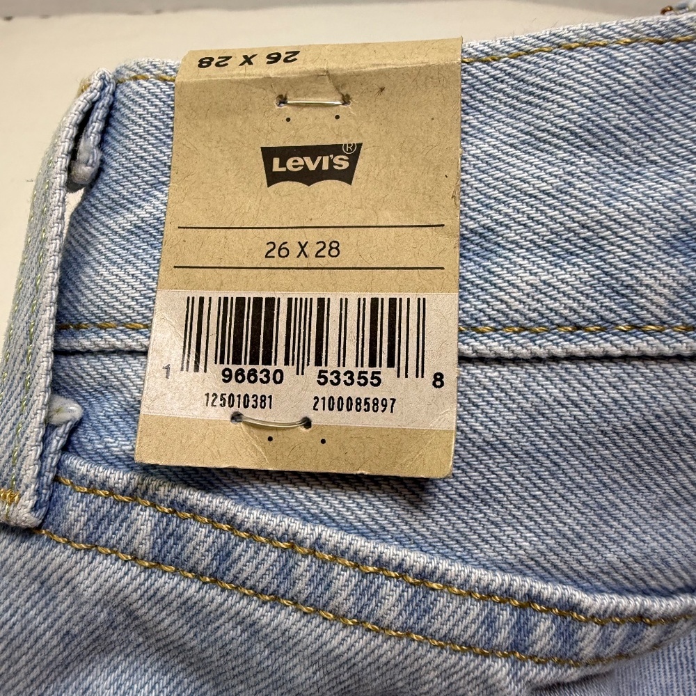 Levi's 501 Original Fit Jeans NWT  in a light wash size 26x28 - Picture 6 of 9